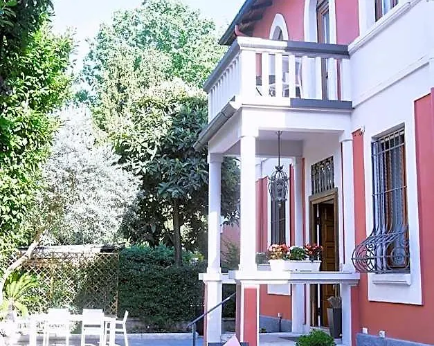 La Villa Bed & Breakfast