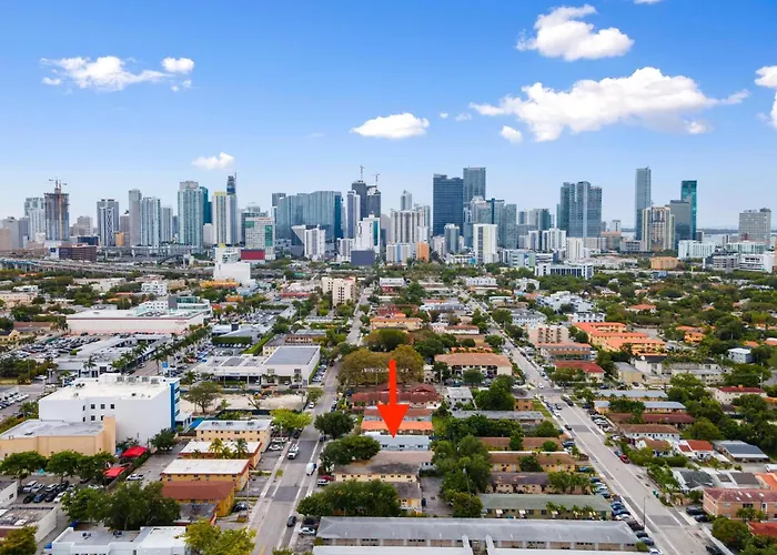 Casa Cuba In Little Havana, Brickell, Calle 8 And 10 Minutes To The Beach Free Parking