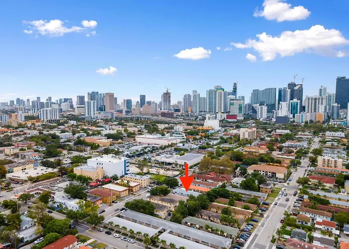 Casa Cuba In Little Havana, Brickell, Calle 8 And 10 Minutes To The Beach Free Parking
