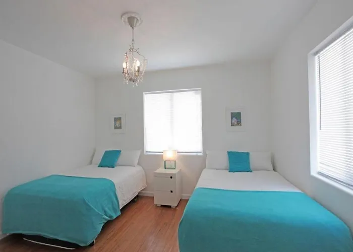 The Hostels Bikini , Cafe & Beer Garden (Adults Only)
