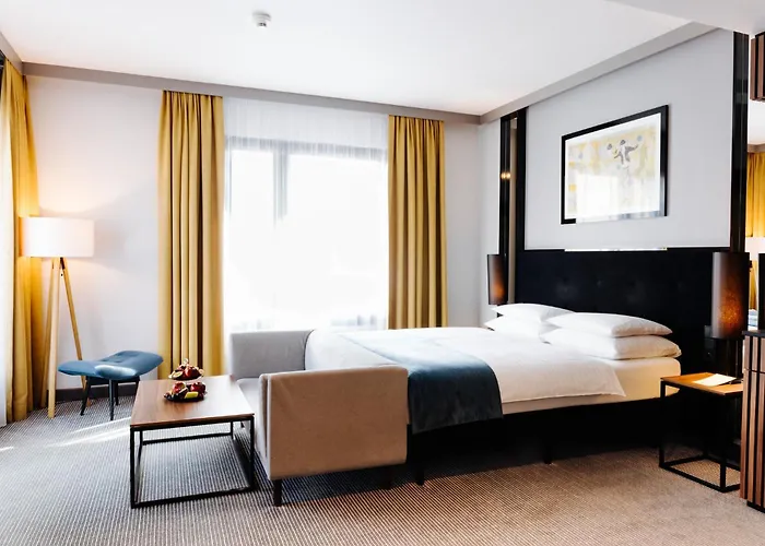 Grand Ascot Hotel