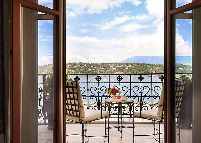 Woodward - Auberge Collection