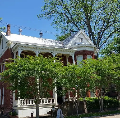 Baer House Inn