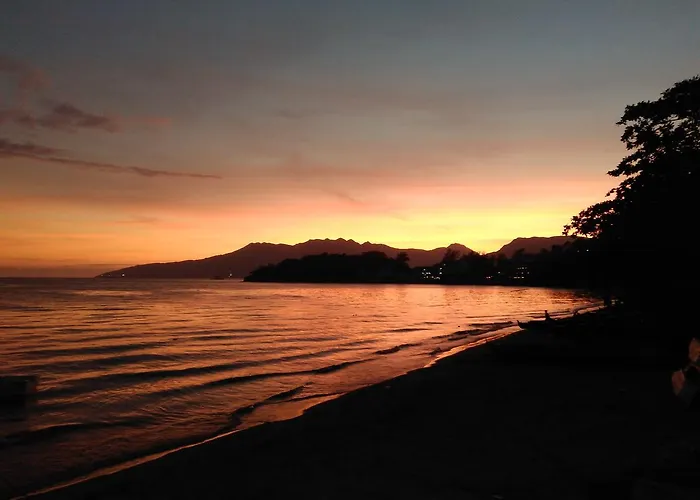 Mango'S Beachfront Resort