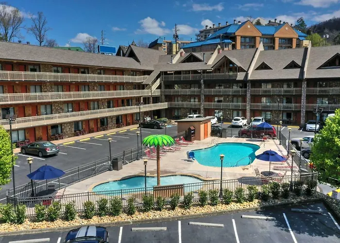 Crossroads Inn & Suites