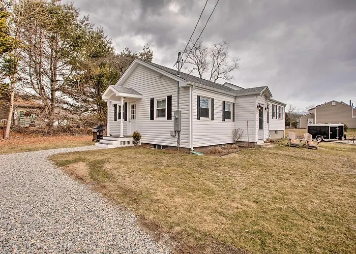 Quaint Mystic Home About 1 Mi To Town And Masons Island